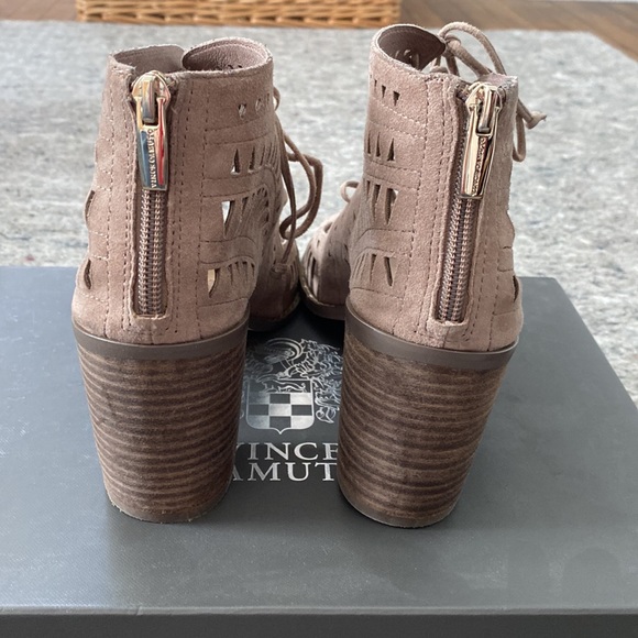 Vince Camuto “Tarita” Sandals, Suede, Size 9M in “Smoke Cloud” - Picture 3 of 8